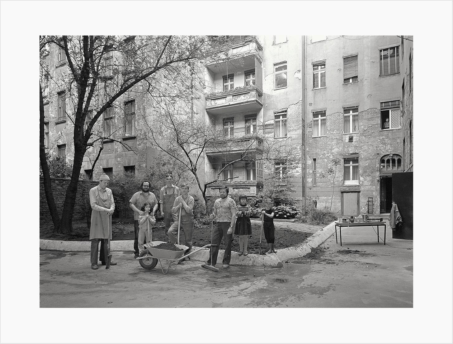 Harf Zimmermann "Hufelandstraße 1055 Berlin" #871000_11, Meine Hausgemeinschaft
Mai 1987